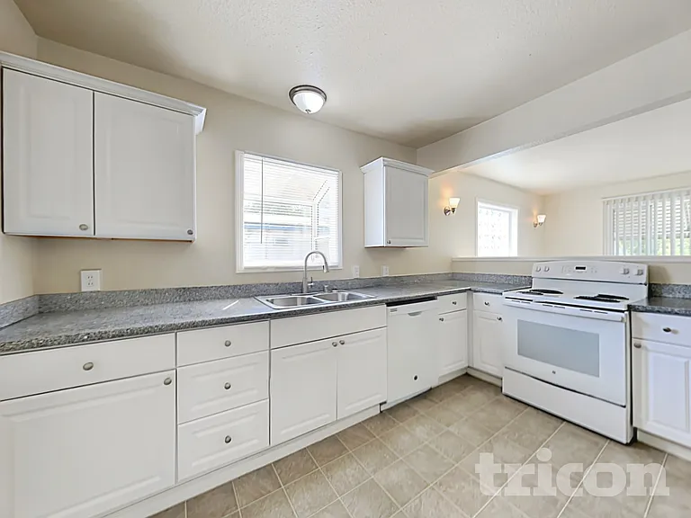 7 Howard Ave — Photo 6