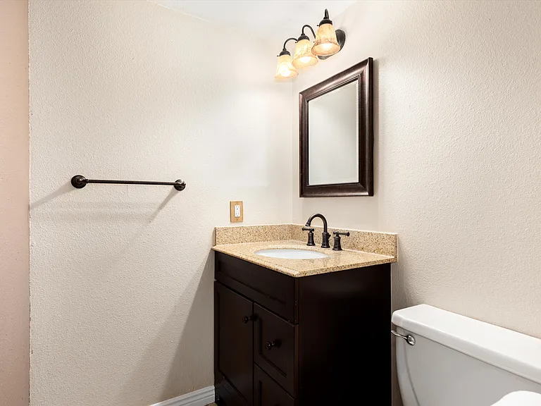 562 Vance St #D-9 — Photo 28