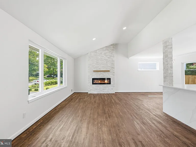 9831 Singleton Dr — Photo 7
