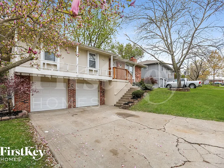 515 NE 98th Ter — Photo 2