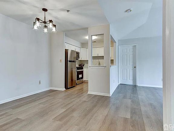 4th image of 1637 Waterford Dr
