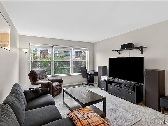 5th image of 2 Delcrest Ct APT 102