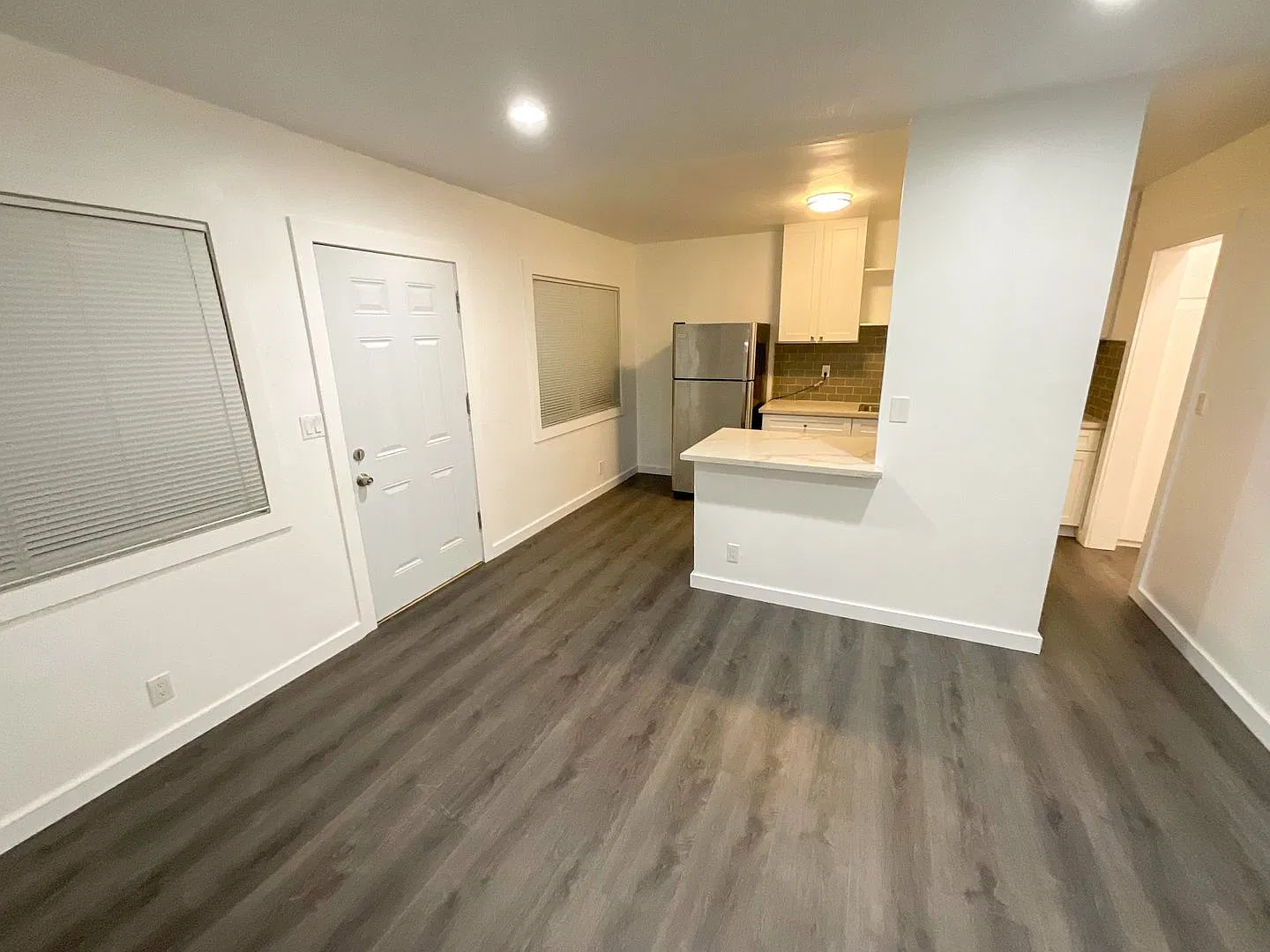 2652 Queen St — Photo 3