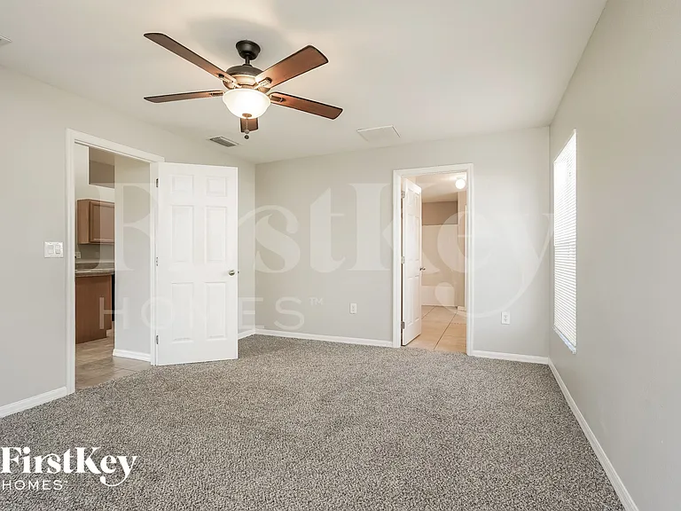 521 NW 14th Ter — Photo 10