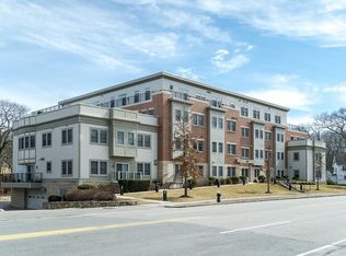 321 Hammond Pond Pkwy UNIT 307, Brookline, MA 02467