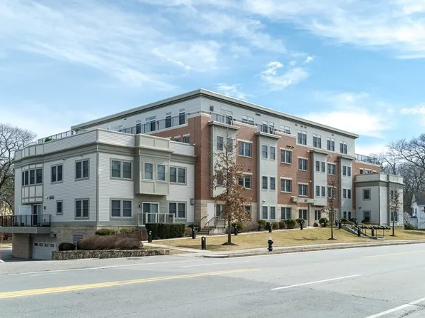 321 Hammond Pond Pkwy Unit 307, Brookline, MA 02467