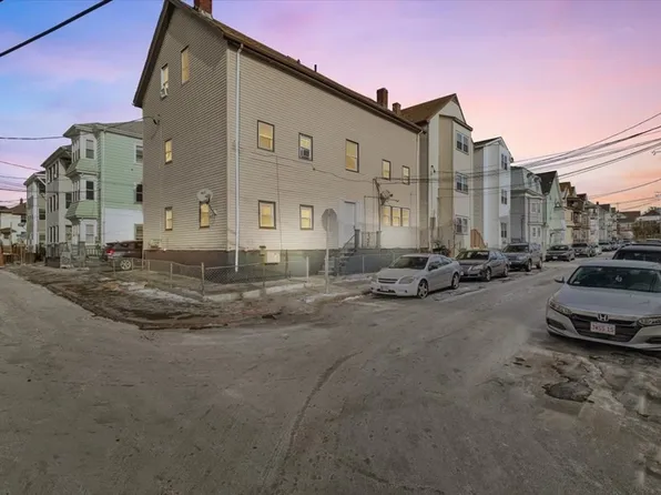 4 Canonicus St, Fall River, MA 02723