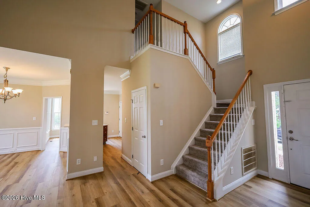 3 bed, 2.5 bath, 1616 sqft, $2,300 — Photo 4