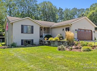 132 Riley St, Holland, MI 49424