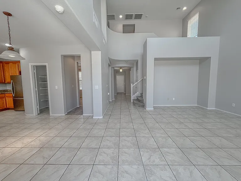 5646 Saint Elias St — Photo 34