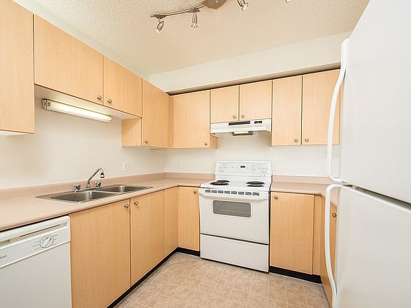5th image of 110 Westpark Dr
