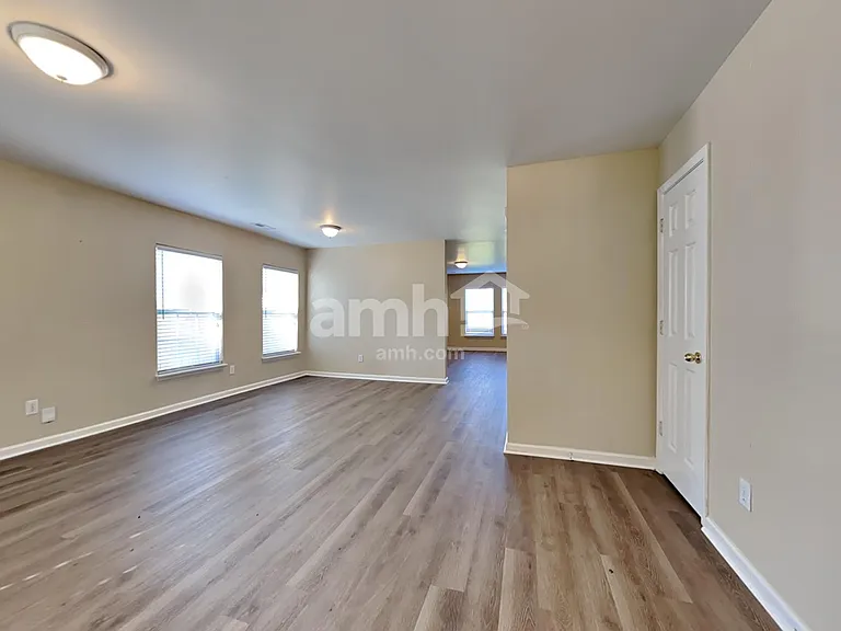 5034 Ballantine Dr — Photo 8