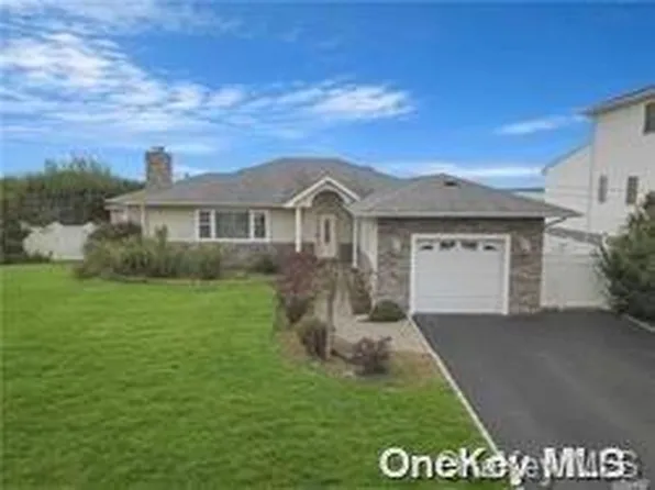 40 Laura Lee Drive, Center Moriches, NY 11934