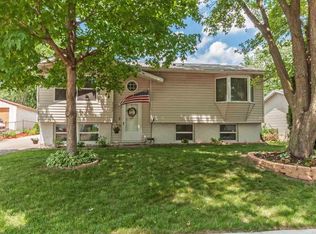 3700 Yellow Pine Dr NE, Cedar Rapids, IA 52402