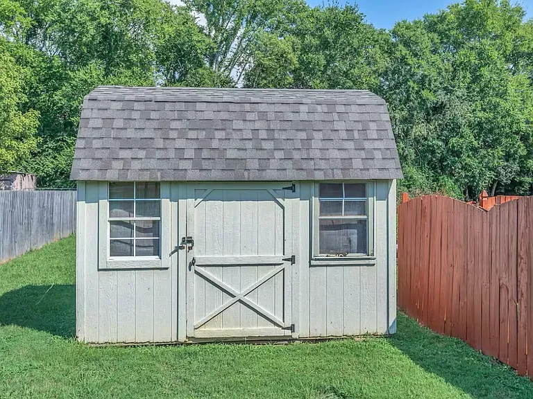 311 Elizabeth Ct — Photo 26