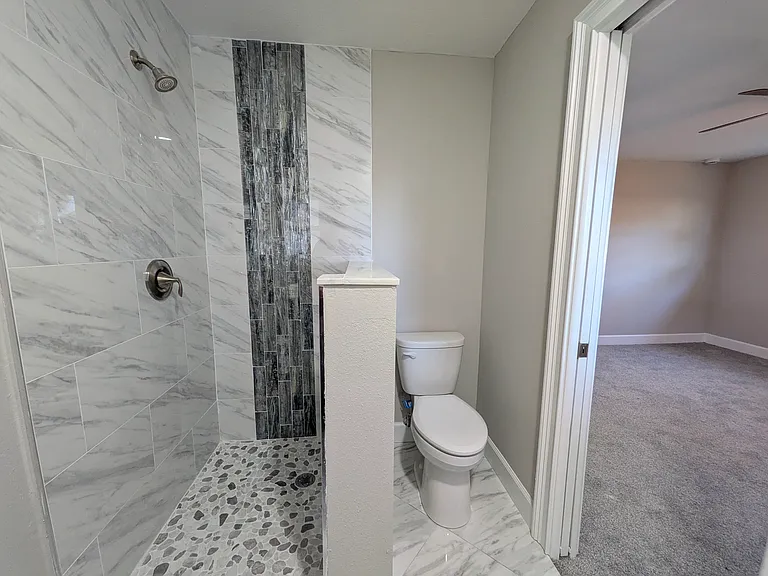 5523 Venetian Blvd NE — Photo 22