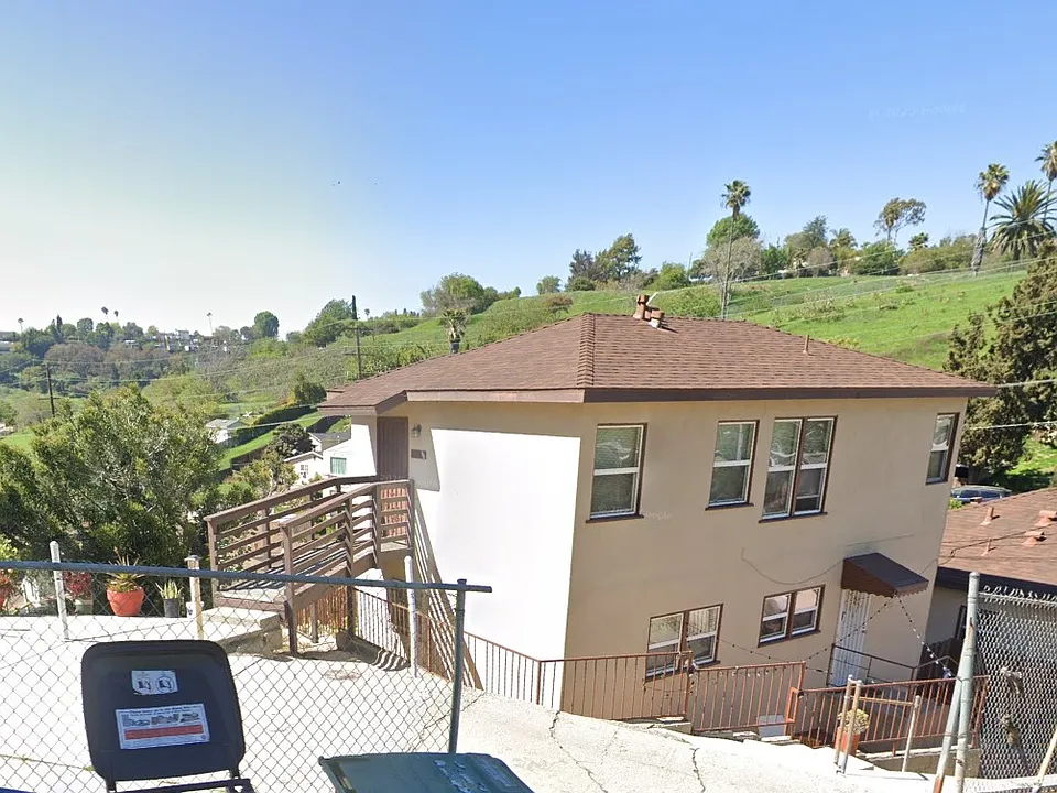 4146 1/2 Mercury Ave