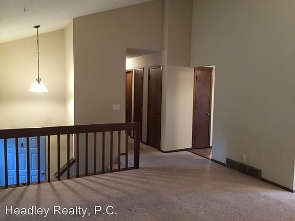 3rd image of 2611 Ponderosa Dr
