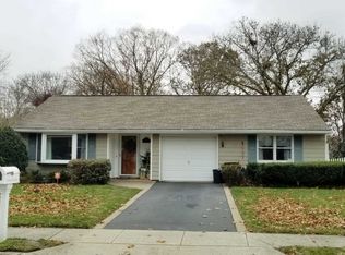 28 Executive Rd, Selden, NY 11784