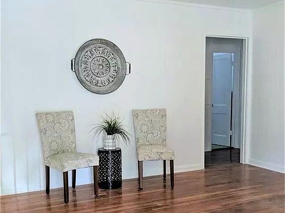 5th image of 2211 Stamford Ln #B
