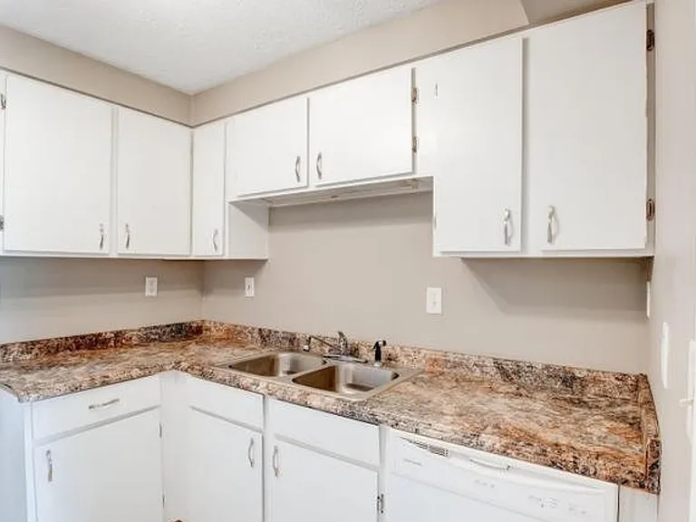 500 S 37th St #207 — Photo 10