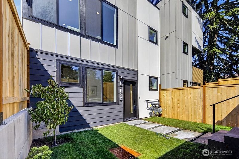 3rd image of 1216 NE 100th Street