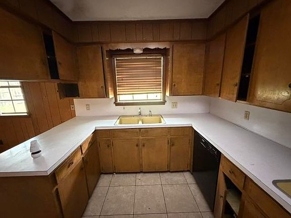 3rd image of 1004 Royal St