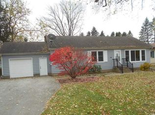 602 W 2nd St, Genoa, IL 60135