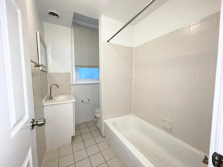 4640 Sansom St #1A — Photo 7
