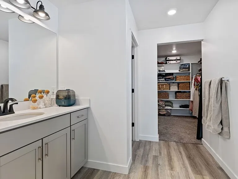 1323 S Raintree Ln — Photo 4