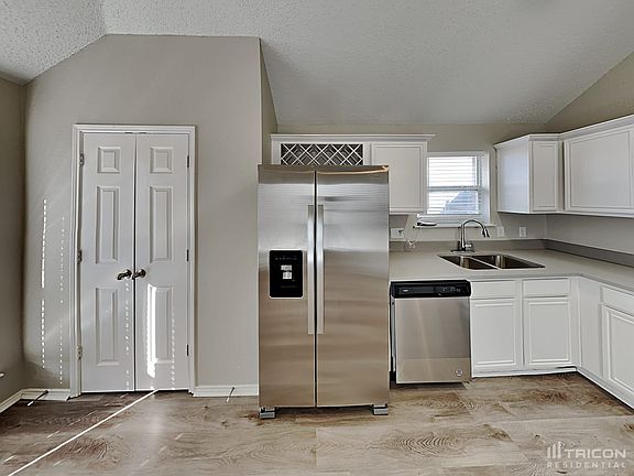 5th image of 103 E Forestwood Dr