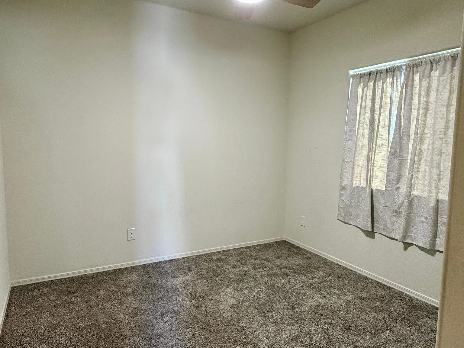 3 bed, 1565 sqft, $1,900 — Photo 4