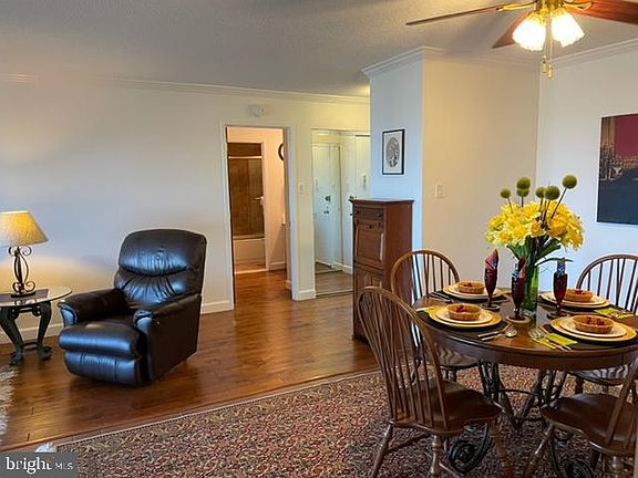 2nd image of 307 Yoakum Pkwy APT 1817