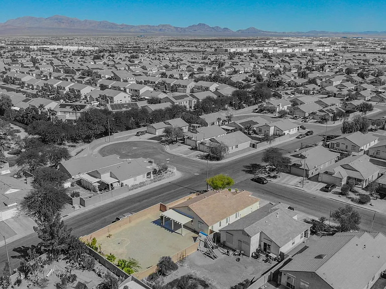 3747 Shadow Tree St — Photo 31