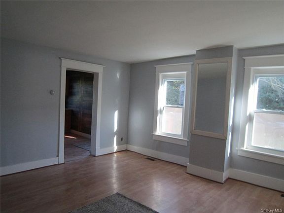 3rd image of 173 Main St