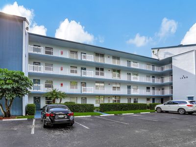 (Undisclosed Address), Pompano Beach, FL, 33063