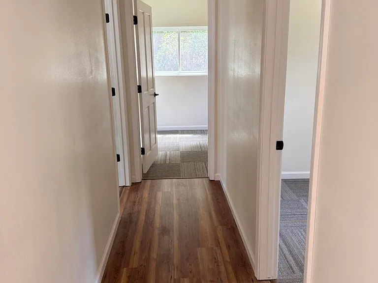 410 W Benton St — Photo 13
