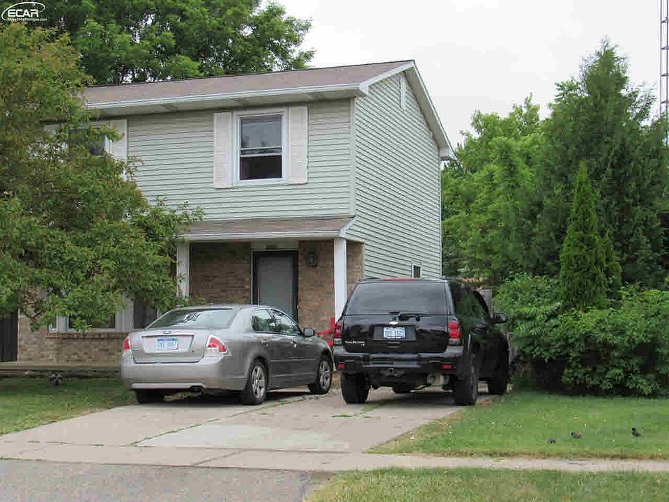 1st image of 2225 McLaren St