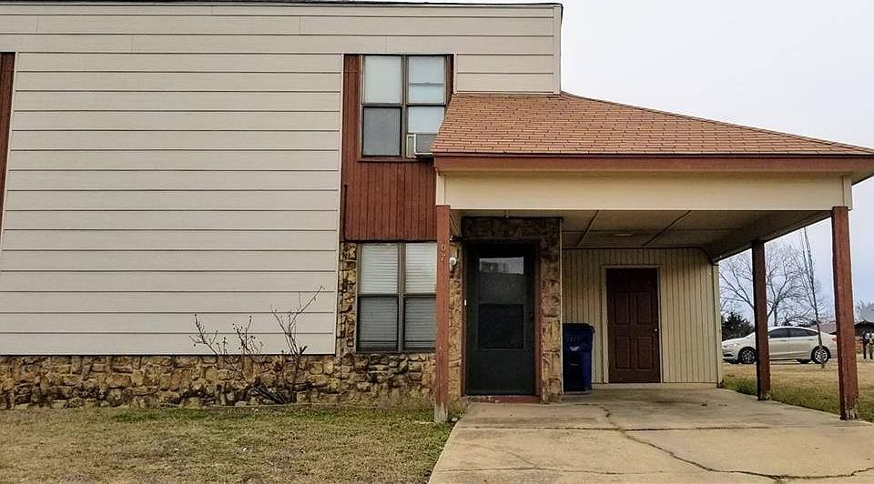 1st image of 405 Woods Dr Unit 405/407
