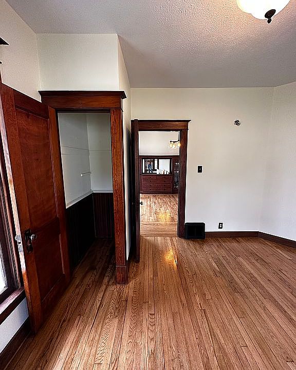 1st image of 303 W Park St