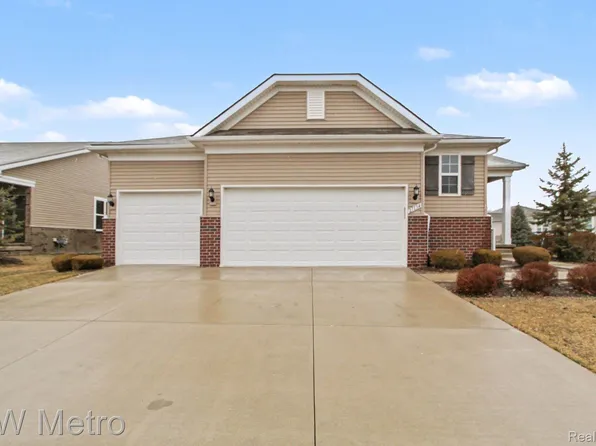 27134 Manistee Ln, Brownstown, MI 48134