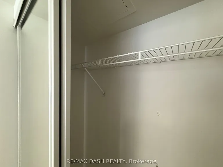 270 Wellington St W #802 — Photo 37