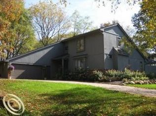 162 Jeni Ln, Milford, MI 48380