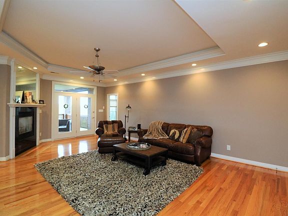 4th image of 723 Oakmont Trl