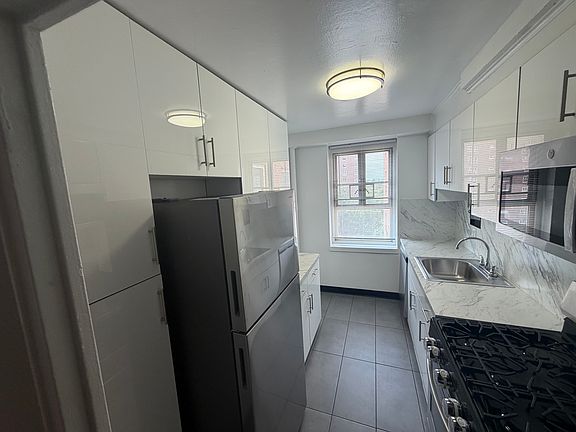 3rd image of 185-01 64th Ave #2