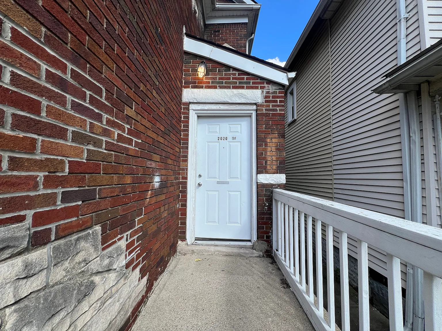 2 bed, 900 sqft, $1,225 — Photo 3