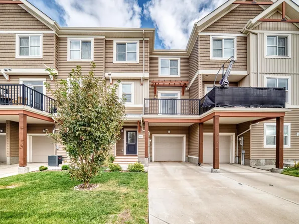 20008 19th Ave NW, Edmonton, AB T6M 0X8