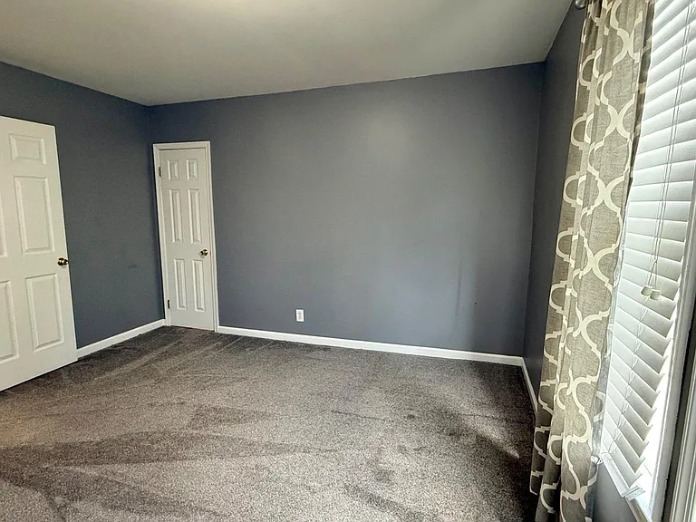 2223 Noble St — Photo 12