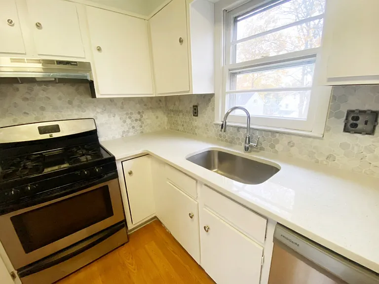 Halstead Ave — Photo 4