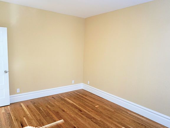 2nd image of 230 Lily St
